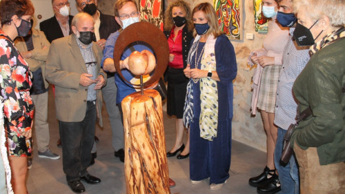 Benicàssim sorprén l’artista Melchor Zapata amb una exposició homenatge de 22 artistes i amics