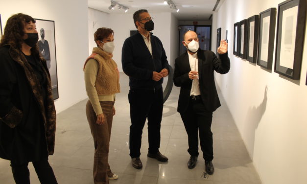 Alejandro Mañas reivindica el paper de les dones místiques en la seua exposició en el Centre Cultural Melchor Zapata