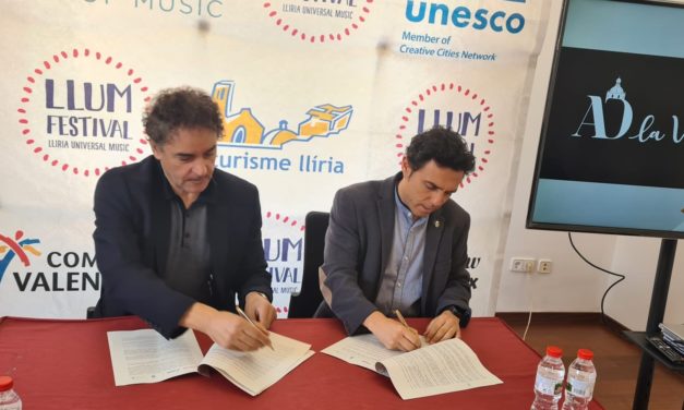 Colomer signa un conveni amb l’Ajuntament de Llíria per a promocionar el producte turístic del municipi a través de la música