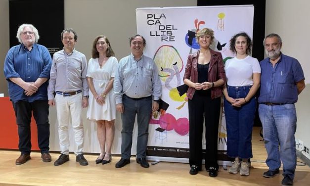 Castelló celebra quatre dies de festa literària en valencià amb la Plaça del Llibre