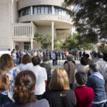 L’UJI guarda uns minuts de silenci en solidaritat per les víctimes de la DANA a València