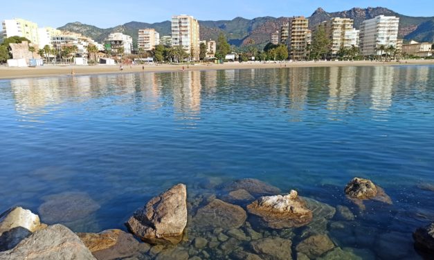 Benicàssim manté la bandera blava en les seues cinc platges