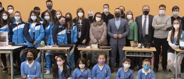 Martí reivindica que el futur de la robòtica tinga veu de dona en el 50 aniversari de la UNED