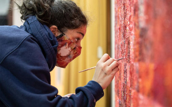 La violència masclista i el seu impacte en la societat de la informació marquen l’exposició «Des de l’Amor» d’Ana Beltrán Porcar