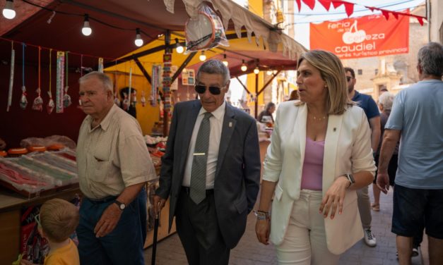 La Diputació de Castelló fomenta el producte local i el consum de la cirera a través de la tradicional fira de Caudiel