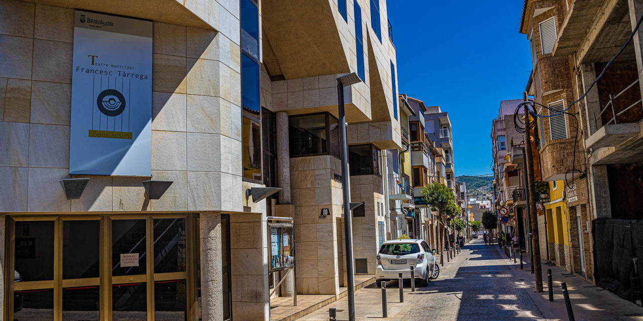 Benicàssim invertix en la renovació de la llum del Teatre Municipal Francesc Tàrrega millorant la seua qualitat i eficiència