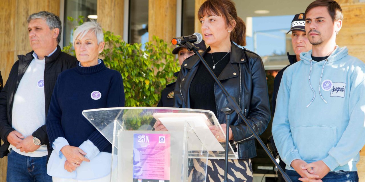 Benicàssim es compromet el 25-N a enfortir encara més els recursos locals destinats a erradicar la violència contra les dones