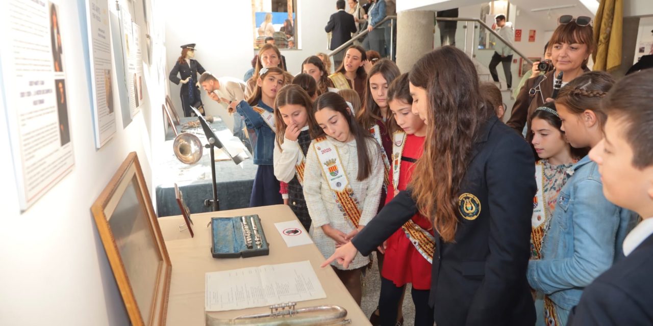 Benicàssim inaugura l’exposició «130 anys fent música», de la Unió Musical Santa Cecília
