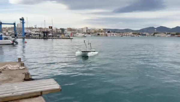 L’UJI prova en el Port de Castelló el nou catamarà robòtic autònom per al manteniment i reparació d’infraestructures marines