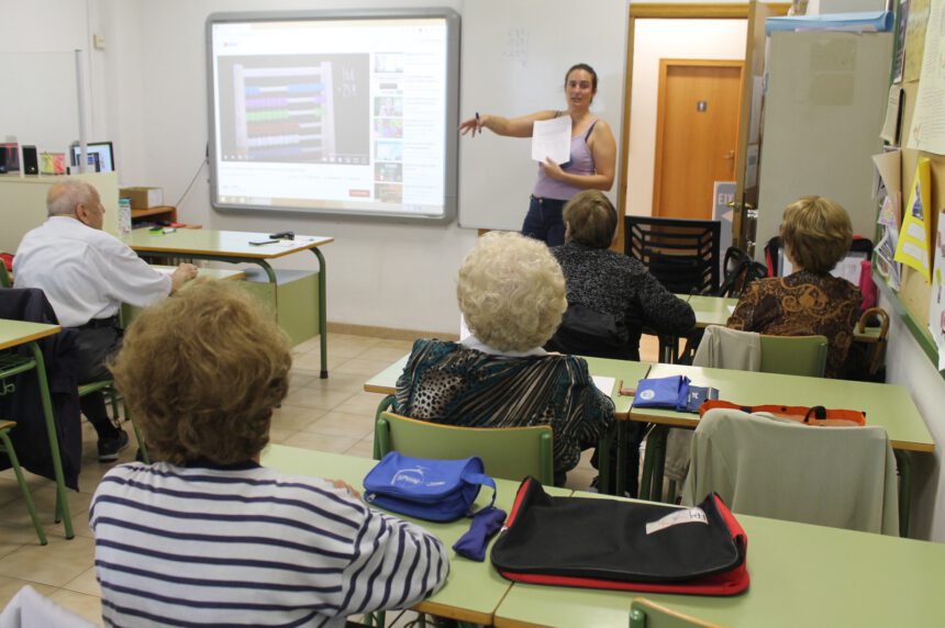 El Centre Municipal de Formació de Persones Adultes augmenta un 60 % el seu alumnat en els últims 5 anys