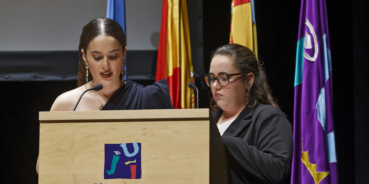 Més de 220 estudiants participen en els actes de graduació de les titulacions de Mestre/a i CAFE de la Facultat de Ciències Humanes i Socials