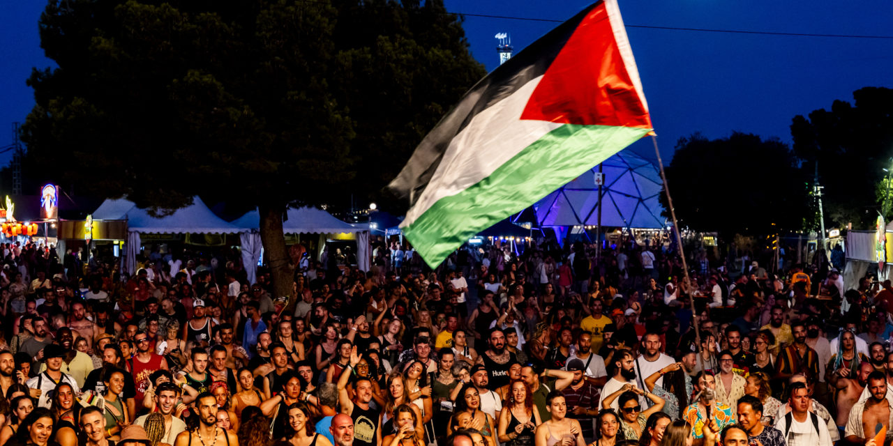 Benicàssim avança en la seua transformació sostenible amb nous refugis climàtics en el recinte de festivals