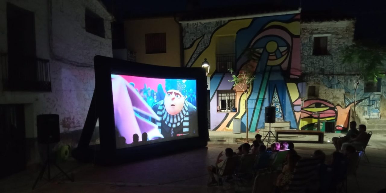 La Diputació de Castelló reforça la programació cultural en els municipis de menys de 300 habitants durant l’època estival amb el Cinema d’Estiu