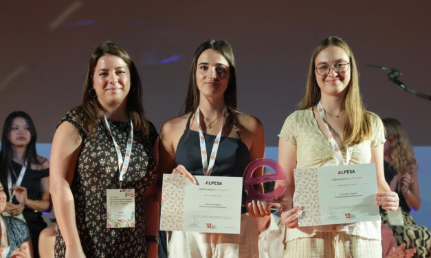 Dues estudiants de l’UJI, guardonades en els XVII Premis Nacionals d’Envàs per un innovador embalatge per a joieria sostenible